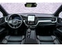 Volvo XC60 T6 Plug-in hybrid AWD Plus Black Edition | Gratis Trekhaak | Harman Kardon Audio | Head-up Display | 360 Graden Camera | Panoramadak | Lichtmetalen Velgen 21 inch | Elektrisch Verstelbare Voorstoelen | Keyless Entry | BLIS