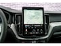 Volvo XC60 T6 Plug-in hybrid AWD Plus Black Edition | Gratis Trekhaak | Harman Kardon Audio | Head-up Display | 360 Graden Camera | Panoramadak | Lichtmetalen Velgen 21 inch | Elektrisch Verstelbare Voorstoelen | Keyless Entry | BLIS