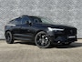 Volvo XC60 T6 Plug-in hybrid AWD Plus Black Edition | Gratis Trekhaak | Harman Kardon Audio | Head-up Display | 360 Graden Camera | Panoramadak | Lichtmetalen Velgen 21 inch | Elektrisch Verstelbare Voorstoelen | Keyless Entry | BLIS