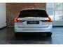 Volvo V90 T4 Business Luxury+ | Panoramadak | Electrische bedienbare voorstoel | Parkeerverwarming | Semi-Electrische Wegklapbare Trekhaak | 18'' Lichtmetalen velgen | BLIS | Dealeronderhouden |