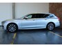 Volvo V90 T4 Business Luxury+ | Panoramadak | Electrische bedienbare voorstoel | Parkeerverwarming | Semi-Electrische Wegklapbare Trekhaak | 18'' Lichtmetalen velgen | BLIS | Dealeronderhouden |