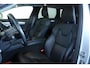 Volvo V90 T4 Business Luxury+ | Panoramadak | Electrische bedienbare voorstoel | Parkeerverwarming | Semi-Electrische Wegklapbare Trekhaak | 18'' Lichtmetalen velgen | BLIS | Dealeronderhouden |