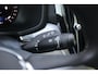 Volvo V60 B4 197PK AUT7 Core | Adaptive Cruise & Pilot Assist | Semi Elektr. Trekhaak | 18" Velgen | Google Services | BLIS | Lendesteun Verstelling | Led Koplampen | Climate Control | Park Assist achter | Vapour Grey Metallic | City Weave Textile Blond