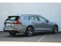 Volvo V60 B4 197PK AUT7 Core | Adaptive Cruise & Pilot Assist | Semi Elektr. Trekhaak | 18" Velgen | Google Services | BLIS | Lendesteun Verstelling | Led Koplampen | Climate Control | Park Assist achter | Vapour Grey Metallic | City Weave Textile Blond