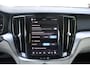 Volvo V60 B4 197PK AUT7 Core | Adaptive Cruise & Pilot Assist | Semi Elektr. Trekhaak | 18" Velgen | Google Services | BLIS | Lendesteun Verstelling | Led Koplampen | Climate Control | Park Assist achter | Vapour Grey Metallic | City Weave Textile Blond
