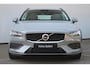 Volvo V60 B4 197PK AUT7 Core | Adaptive Cruise & Pilot Assist | Semi Elektr. Trekhaak | 18" Velgen | Google Services | BLIS | Lendesteun Verstelling | Led Koplampen | Climate Control | Park Assist achter | Vapour Grey Metallic | City Weave Textile Blond