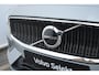 Volvo V60 B4 197PK AUT7 Core | Adaptive Cruise & Pilot Assist | Semi Elektr. Trekhaak | 18" Velgen | Google Services | BLIS | Lendesteun Verstelling | Led Koplampen | Climate Control | Park Assist achter | Vapour Grey Metallic | City Weave Textile Blond