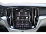 Volvo V60 B4 197PK AUT7 Core | Adaptive Cruise & Pilot Assist | Semi Elektr. Trekhaak | 18" Velgen | Google Services | BLIS | Lendesteun Verstelling | Led Koplampen | Climate Control | Park Assist achter | Vapour Grey Metallic | City Weave Textile Blond