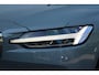 Volvo V60 B4 197PK AUT7 Core | Adaptive Cruise & Pilot Assist | Semi Elektr. Trekhaak | 18" Velgen | Google Services | BLIS | Lendesteun Verstelling | Led Koplampen | Climate Control | Park Assist achter | Vapour Grey Metallic | City Weave Textile Blond