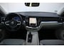 Volvo V60 B4 197PK AUT7 Core | Adaptive Cruise & Pilot Assist | Semi Elektr. Trekhaak | 18" Velgen | Google Services | BLIS | Lendesteun Verstelling | Led Koplampen | Climate Control | Park Assist achter | Vapour Grey Metallic | City Weave Textile Blond
