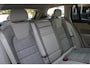 Volvo V60 B4 197PK AUT7 Core | Adaptive Cruise & Pilot Assist | Semi Elektr. Trekhaak | 18" Velgen | Google Services | BLIS | Lendesteun Verstelling | Led Koplampen | Climate Control | Park Assist achter | Vapour Grey Metallic | City Weave Textile Blond