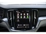 Volvo V60 B4 197PK AUT7 Core | Adaptive Cruise & Pilot Assist | Semi Elektr. Trekhaak | 18" Velgen | Google Services | BLIS | Lendesteun Verstelling | Led Koplampen | Climate Control | Park Assist achter | Vapour Grey Metallic | City Weave Textile Blond