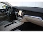 Volvo V60 B4 197PK AUT7 Core | Adaptive Cruise & Pilot Assist | Semi Elektr. Trekhaak | 18" Velgen | Google Services | BLIS | Lendesteun Verstelling | Led Koplampen | Climate Control | Park Assist achter | Vapour Grey Metallic | City Weave Textile Blond