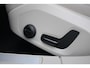 Volvo V60 B4 197PK AUT7 Core | Adaptive Cruise & Pilot Assist | Semi Elektr. Trekhaak | 18" Velgen | Google Services | BLIS | Lendesteun Verstelling | Led Koplampen | Climate Control | Park Assist achter | Vapour Grey Metallic | City Weave Textile Blond
