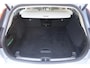 Volvo V60 B4 197PK AUT7 Core | Adaptive Cruise & Pilot Assist | Semi Elektr. Trekhaak | 18" Velgen | Google Services | BLIS | Lendesteun Verstelling | Led Koplampen | Climate Control | Park Assist achter | Vapour Grey Metallic | City Weave Textile Blond