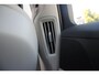 Volvo V60 B4 197PK AUT7 Core | Adaptive Cruise & Pilot Assist | Semi Elektr. Trekhaak | 18" Velgen | Google Services | BLIS | Lendesteun Verstelling | Led Koplampen | Climate Control | Park Assist achter | Vapour Grey Metallic | City Weave Textile Blond