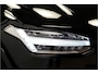 Volvo XC90 2.0 T8 AWD 335kW/456pk Aut8 Recharge Plus Dark HARMAN/KARDON + EL.TREKHAAK + PD-GLASS + BLIS + LEDER + SPORTSTOELEN + STOELVERWARMING V&A + STUURVERWARMING + CAMERA + KEYLESS ENTRY&GO + ADAPT.CRUISE + PILOT ASSIST + PARKSENSOREN + 20" LM-VELGEN!!