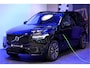Volvo XC90 2.0 T8 AWD 335kW/456pk Aut8 Recharge Plus Dark HARMAN/KARDON + EL.TREKHAAK + PD-GLASS + BLIS + LEDER + SPORTSTOELEN + STOELVERWARMING V&A + STUURVERWARMING + CAMERA + KEYLESS ENTRY&GO + ADAPT.CRUISE + PILOT ASSIST + PARKSENSOREN + 20" LM-VELGEN!!