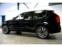 Volvo XC90 2.0 T8 AWD 335kW/456pk Aut8 Recharge Plus Dark HARMAN/KARDON + EL.TREKHAAK + PD-GLASS + BLIS + LEDER + SPORTSTOELEN + STOELVERWARMING V&A + STUURVERWARMING + CAMERA + KEYLESS ENTRY&GO + ADAPT.CRUISE + PILOT ASSIST + PARKSENSOREN + 20" LM-VELGEN!!