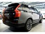 Volvo XC90 2.0 T8 AWD 335kW/456pk Aut8 Recharge Plus Dark HARMAN/KARDON + EL.TREKHAAK + PD-GLASS + BLIS + LEDER + SPORTSTOELEN + STOELVERWARMING V&A + STUURVERWARMING + CAMERA + KEYLESS ENTRY&GO + ADAPT.CRUISE + PILOT ASSIST + PARKSENSOREN + 20" LM-VELGEN!!