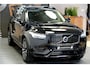 Volvo XC90 2.0 T8 AWD 335kW/456pk Aut8 Recharge Plus Dark HARMAN/KARDON + EL.TREKHAAK + PD-GLASS + BLIS + LEDER + SPORTSTOELEN + STOELVERWARMING V&A + STUURVERWARMING + CAMERA + KEYLESS ENTRY&GO + ADAPT.CRUISE + PILOT ASSIST + PARKSENSOREN + 20" LM-VELGEN!!