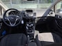 Ford Fiesta 1.0 EcoBoost Titanium 100PK DISTRIBUTIERIEM IS VERVANGEN!! Cruise Navi Verwarmde Voorruit Climate Regensensor USB Centrale Vergrendeling 16'' Velgen (Compleet)