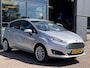 Ford Fiesta 1.0 EcoBoost Titanium 100PK DISTRIBUTIERIEM IS VERVANGEN!! Cruise Navi Verwarmde Voorruit Climate Regensensor USB Centrale Vergrendeling 16'' Velgen (Compleet)