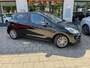 Peugeot 208 1.2 Signature Navi 4x Nw banden Distri VV