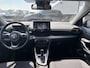 Toyota Yaris 1.5 Hybrid Dynamic automaat Incl: AppleCarPlay / AndroidAuto, LM velgen, Climate Control, PArkeerhulp camera, MEtallic lak