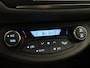 Toyota Yaris 1.5 Hybrid Dynamic - ORIGINEEL NEDERLANDSE AUTO - CAMERA - BLUETOOTH TELEFOONVOORBEREIDING - CRUISE CONTROL - KEYLESS ENTRY - LICHTMETALEN VELGEN 16 INCH - CLIMATE CONTROL - ELEKTRISCHE RAMEN VOOR + ACHTER - HILL HOLD FUNCTIE