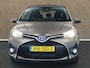 Toyota Yaris 1.5 Hybrid Dynamic - ORIGINEEL NEDERLANDSE AUTO - CAMERA - BLUETOOTH TELEFOONVOORBEREIDING - CRUISE CONTROL - KEYLESS ENTRY - LICHTMETALEN VELGEN 16 INCH - CLIMATE CONTROL - ELEKTRISCHE RAMEN VOOR + ACHTER - HILL HOLD FUNCTIE