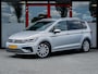 Volkswagen Touran 1.4 TSI Highline Edition R 7p | Camera | Navigatie | Apple Carplay | Android Auto | Adaptieve Cruise Control | Matrix LED | Stoelverwarming | Climate Control | 7 Persoons | All Season Banden | Metallic Lak | R-Line |