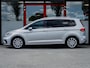 Volkswagen Touran 1.4 TSI Highline Edition R 7p | Camera | Navigatie | Apple Carplay | Android Auto | Adaptieve Cruise Control | Matrix LED | Stoelverwarming | Climate Control | 7 Persoons | All Season Banden | Metallic Lak | R-Line |