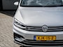 Volkswagen Touran 1.4 TSI Highline Edition R 7p | Camera | Navigatie | Apple Carplay | Android Auto | Adaptieve Cruise Control | Matrix LED | Stoelverwarming | Climate Control | 7 Persoons | All Season Banden | Metallic Lak | R-Line |