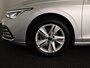 Volkswagen Golf 1.5 TSI Life 130PK | Panoramadak | Navigatie | Wegklapbare trekhaak | Stoelverwarming