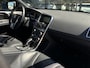 Volvo XC60 2.0 T5 AUT R-Design Pana | Trekhaak | Dealer Onderhouden | NL-Auto