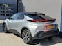Toyota C-HR / C-HR+ 1.8 Hybrid 140 PK Executive | Meest Complete Uitvoering | Origineel NL- Auto met slechts 18.800 KM | Next Gen. Pack | Panoramadak | Navigatie | JBL Audio | Elektrische Kofferklep | Head Up Display | LED Verlichting | Elektrische Stoel Verstelling met Geheugen | 360 Graden Camera | Stoelverwarming | Adaptieve Cruise Control |