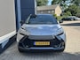 Toyota C-HR / C-HR+ 1.8 Hybrid 140 PK Executive | Meest Complete Uitvoering | Origineel NL- Auto met slechts 18.800 KM | Next Gen. Pack | Panoramadak | Navigatie | JBL Audio | Elektrische Kofferklep | Head Up Display | LED Verlichting | Elektrische Stoel Verstelling met Geheugen | 360 Graden Camera | Stoelverwarming | Adaptieve Cruise Control |