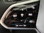 Volkswagen T-Roc 1.5 TSI R-Line Business Panoramadak / Trekhaak / Beats Audio / Carplay / Camera