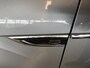 Volkswagen T-Roc 1.5 TSI R-Line Business Panoramadak / Trekhaak / Beats Audio / Carplay / Camera