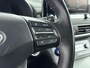 Hyundai Kona Electric EV COMFORT 64 kWh | SoH 98% | PDC | 3 FASEN | WARMTEPOMP | CAMERA | CLIMA | CRUISE ADAPT. | NAVI | PRIVACY GLASS | DAKRAILING | APPLE CAR PLAY & ADROID AUTO |
