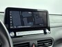 Hyundai Kona Electric EV COMFORT 64 kWh | SoH 98% | PDC | 3 FASEN | WARMTEPOMP | CAMERA | CLIMA | CRUISE ADAPT. | NAVI | PRIVACY GLASS | DAKRAILING | APPLE CAR PLAY & ADROID AUTO |