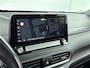 Hyundai Kona Electric EV PREMIUM 64 kWh | 3- FASE | NAVI | CLIMA | ADAPT. CRUISE | CAMERA | HUD | LEDER | STUUR- & STOELVERWARMING | WARMTEPOMP | PRIVACY GLASS | WLTP 481 KM! |
