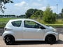 Toyota Aygo 1.0-12V Access 3-Drs Audio-CD/MP3 Colorpakket LMV 14" Getint glas EBD Dealeronderhoud 129781 km's NAP! Apk 11/03/2027