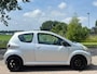 Toyota Aygo 1.0-12V Access 3-Drs Audio-CD/MP3 Colorpakket LMV 14" Getint glas EBD Dealeronderhoud 129781 km's NAP! Apk 11/03/2027