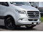 Mercedes-Benz Sprinter 316 2.2 CDI L2H2 DC PB Edition Adaptieve Cruise, Camera, Carplay, LED, 164pk, Stoelverwarming, Trekhaak, Automaat, 10,5'' Mbux, Standkachel, Uniek!