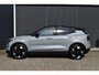 Volvo EX30 Single Motor Ext Range Plus Black Ed Europa 69 kWh | Long Range | Harman Kardon Soundbar | Parkeercamera | Stoel-/Stuurwielverwarming | Elektrisch verstelbare voorstoelen | Keyless | Adaptieve Cruise Control | Google Navigatie | Zwart Dak | Getint Glas achter |