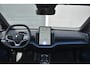 Volvo EX30 Single Motor Ext Range Plus Black Ed Europa 69 kWh | Long Range | Harman Kardon Soundbar | Parkeercamera | Stoel-/Stuurwielverwarming | Elektrisch verstelbare voorstoelen | Keyless | Adaptieve Cruise Control | Google Navigatie | Zwart Dak | Getint Glas achter |