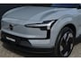 Volvo EX30 Single Motor Ext Range Plus Black Ed Europa 69 kWh | Long Range | Harman Kardon Soundbar | Parkeercamera | Stoel-/Stuurwielverwarming | Elektrisch verstelbare voorstoelen | Keyless | Adaptieve Cruise Control | Google Navigatie | Zwart Dak | Getint Glas achter |