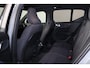 Volvo EX40 Extended Range Ultra 82 kWh - Panorama/schuifdak - IntelliSafe Assist & Surround - 360º Camera - Verwarmde voorstoelen, stuur & achterbank - Parkeersensoren voor & achter - Elektr. bedienb. voorstoelen met geheugen links - Draadloze tel. lader - Warmtepomp - Extra getint glas - 19' LMV